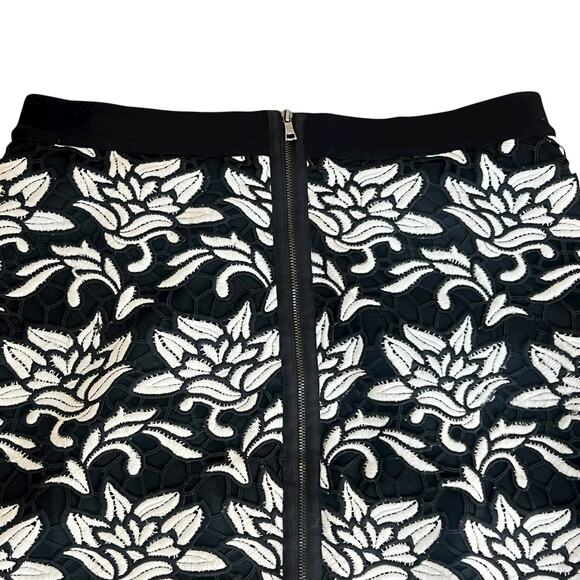 BCBG Maxazria Black White Lace Overlay Embroidered Pencil Skirt Size M - Picture 9 of 14